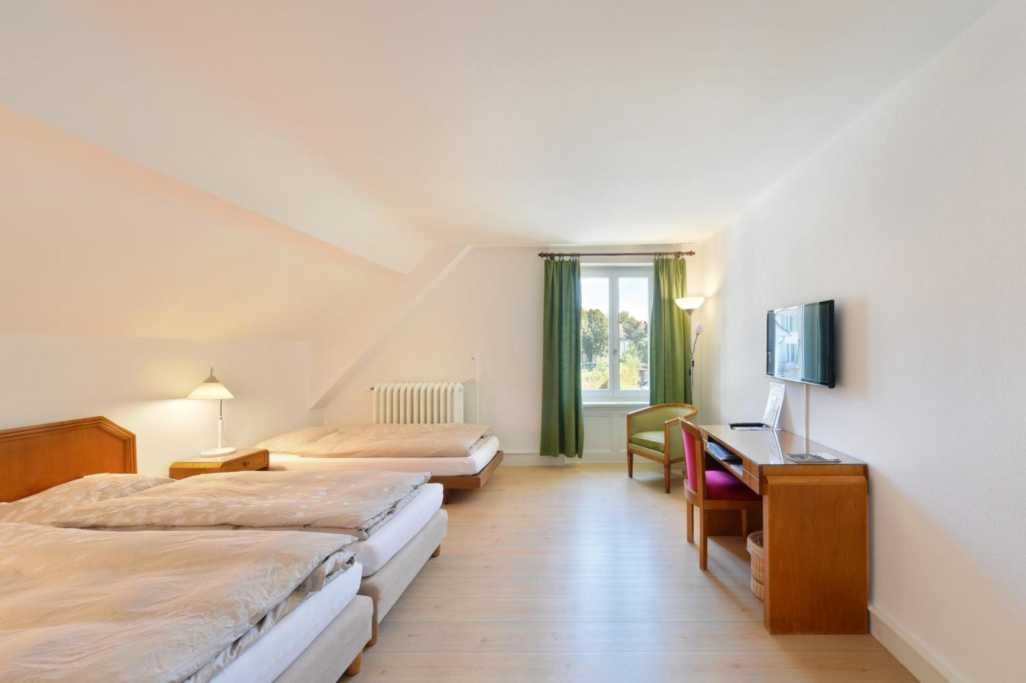 Hotel De L'Aigle Couvet Kamer foto