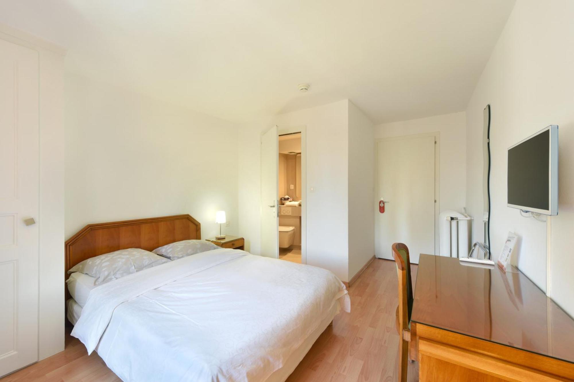 Hotel De L'Aigle Couvet Kamer foto