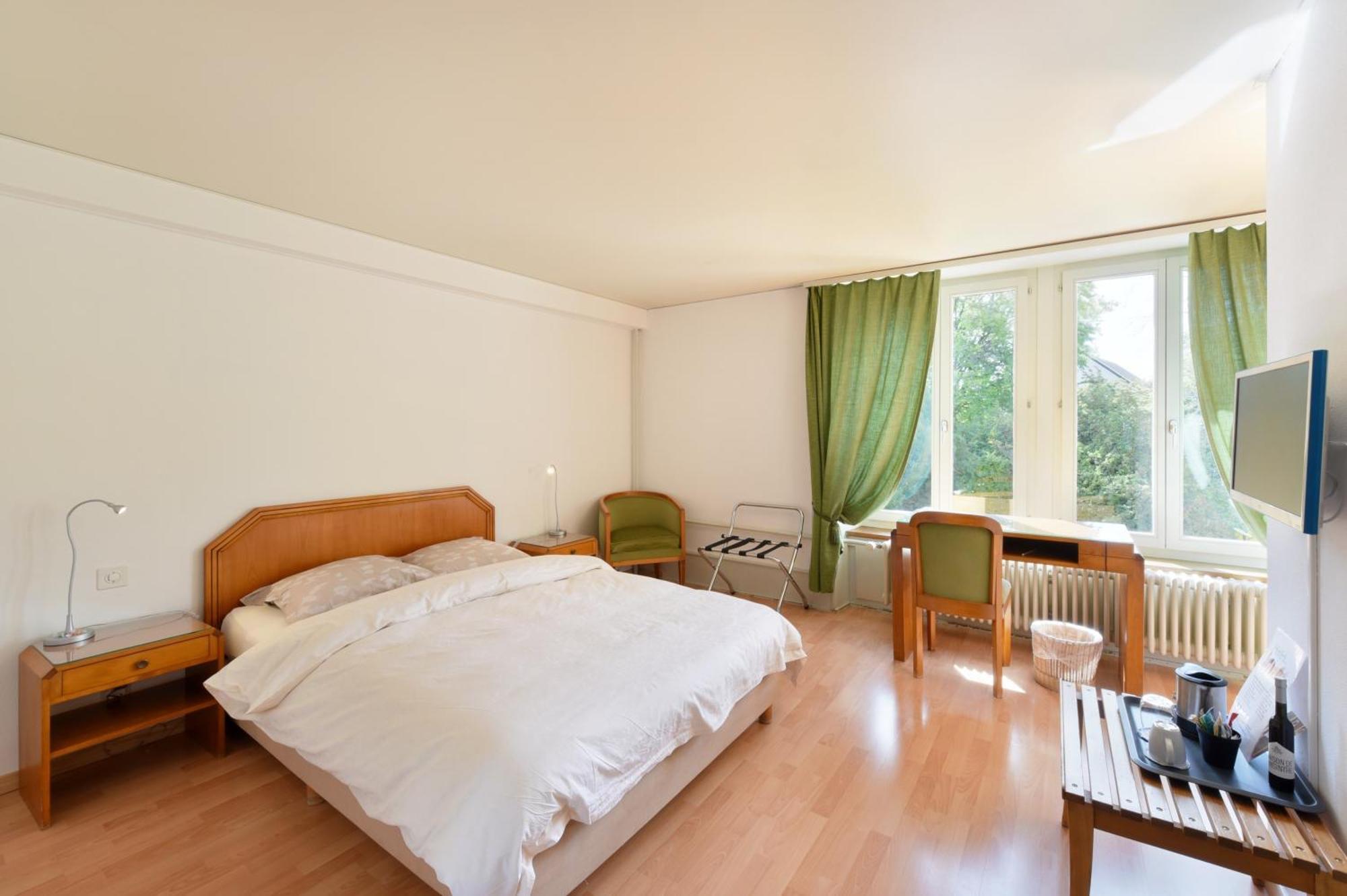 Hotel De L'Aigle Couvet Kamer foto