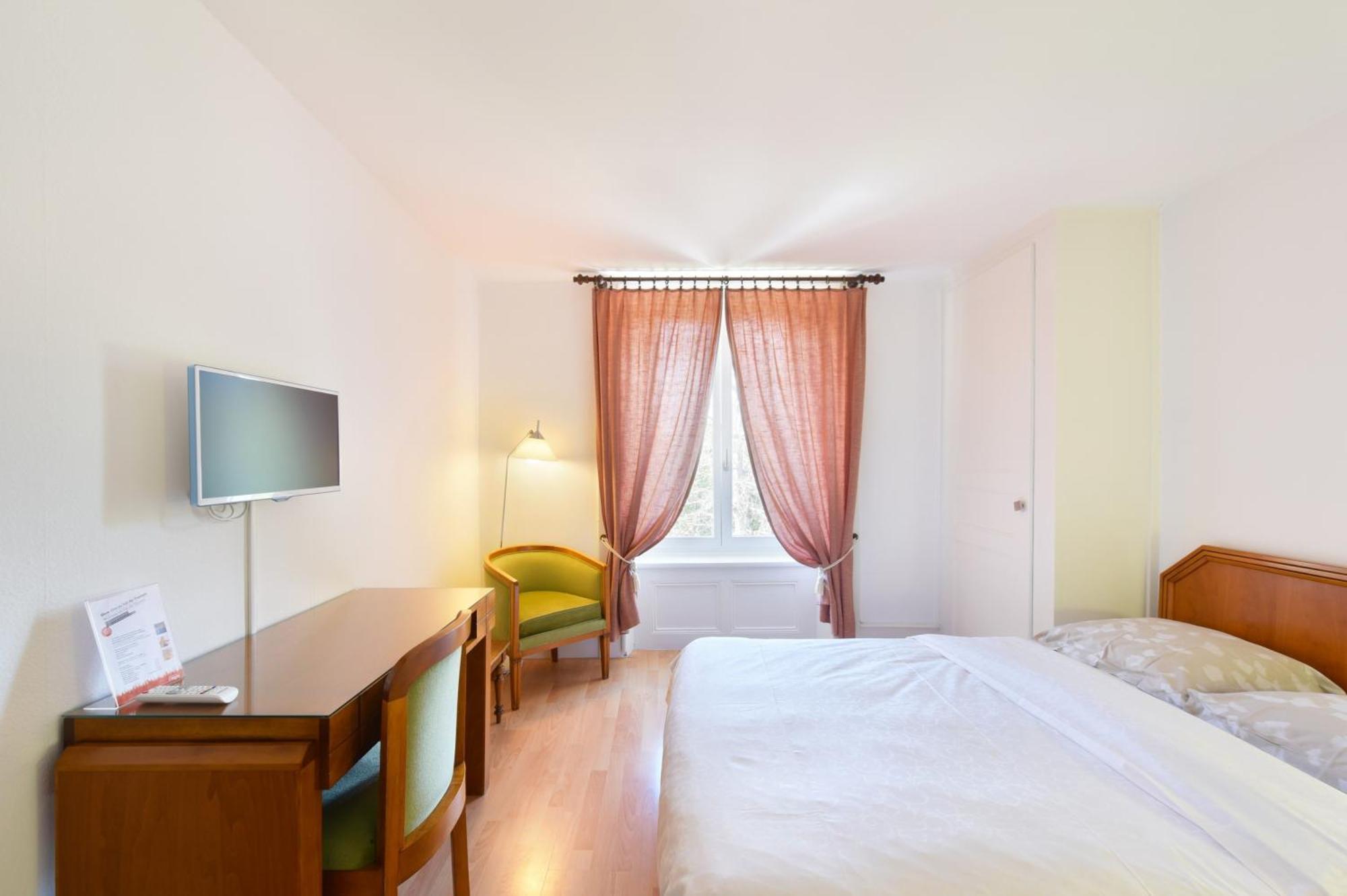 Hotel De L'Aigle Couvet Kamer foto