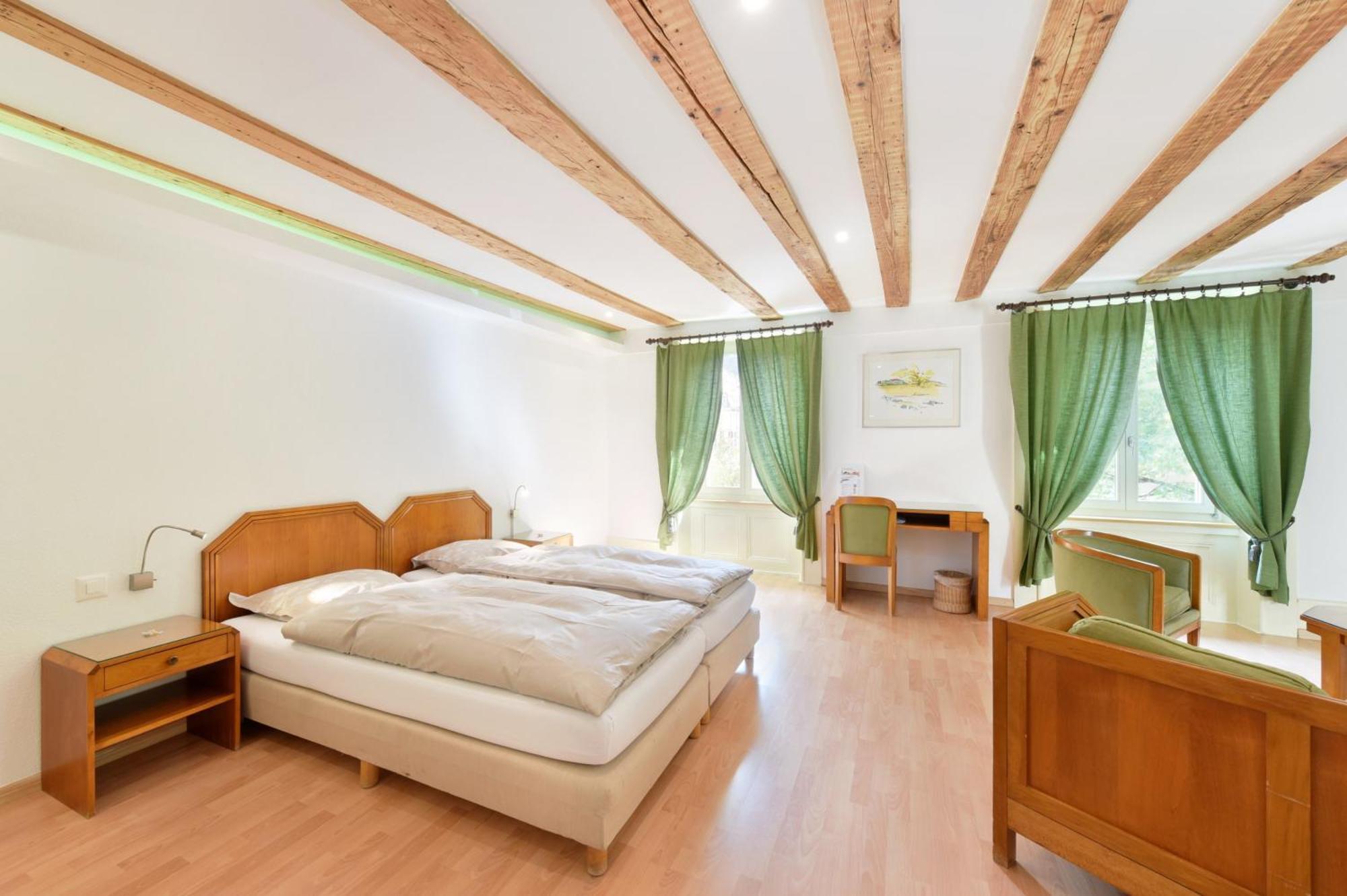 Hotel De L'Aigle Couvet Kamer foto