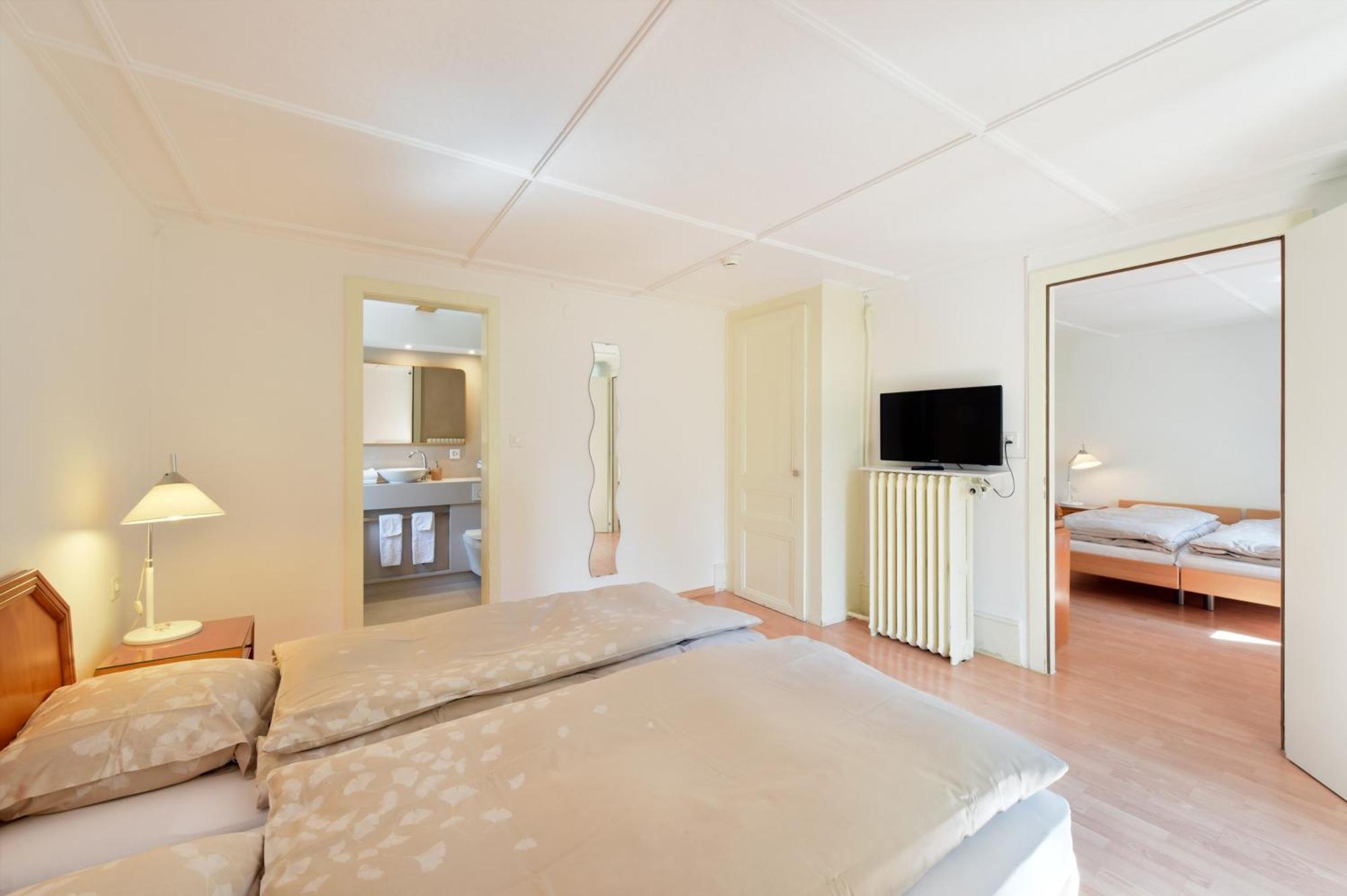 Hotel De L'Aigle Couvet Kamer foto