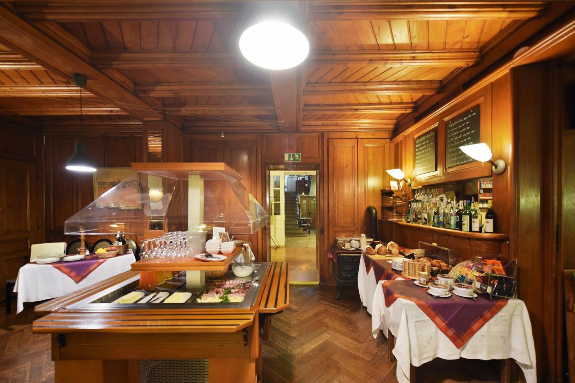 Hotel De L'Aigle Couvet Buitenkant foto