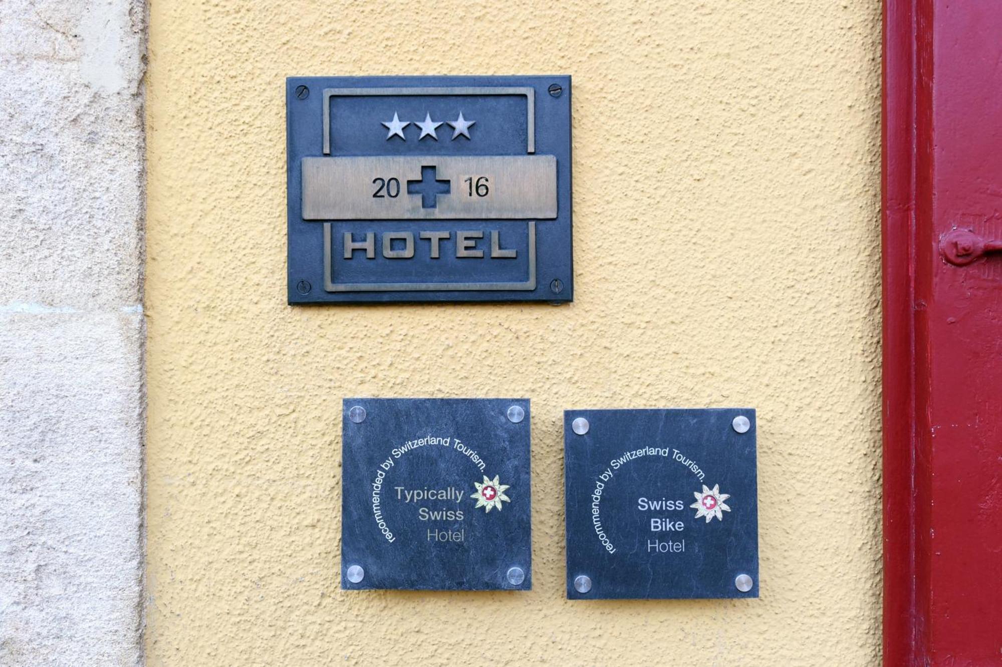 Hotel De L'Aigle Couvet Buitenkant foto